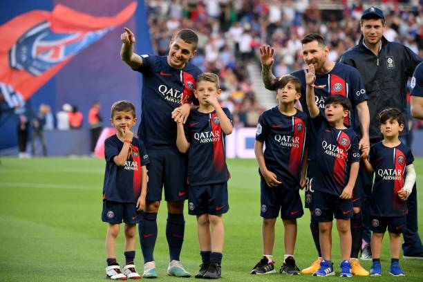 Paris Saint-Germain's Argentine forward Lionel Messi and Paris Saint-Germain's Italian midfielder Marco Verratti attend with their children prior to...