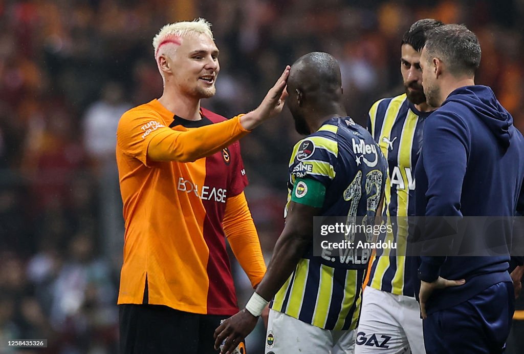 Galatasaray v Fenerbahce - Turkish Super Lig