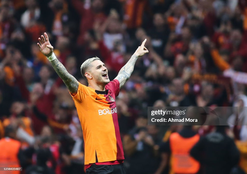 Galatasaray v Fenerbahce - Super Lig