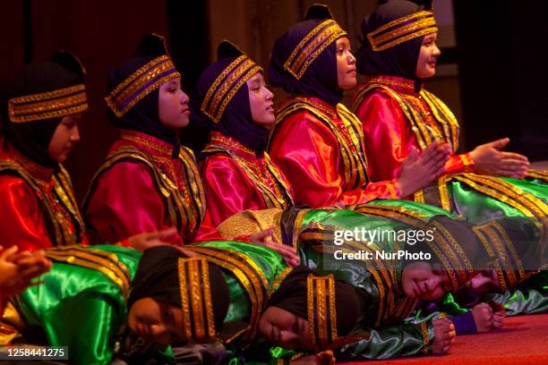 Sam An 54 Saman Dance Culture Stock Photos, High-Res Pictures, and Images ...