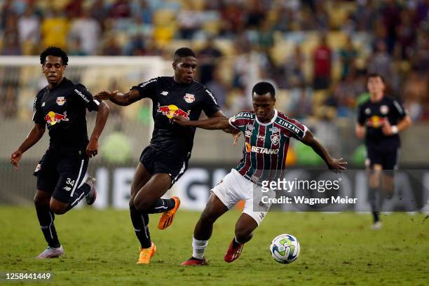 Jhon Arias of Fluminense competes for the ball with Henry Mosquera of Red Bull Bragantino during the match between Fluminense and Red Bull Bragantino...