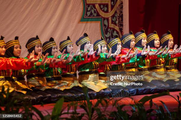Sam An 54 Saman Dance Culture Stock Photos, High-Res Pictures, and Images ...