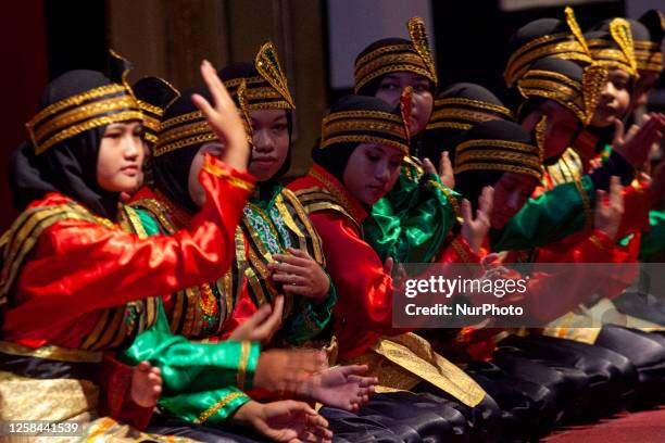 Sam An 54 Saman Dance Culture Stock Photos, High-Res Pictures, and Images ...