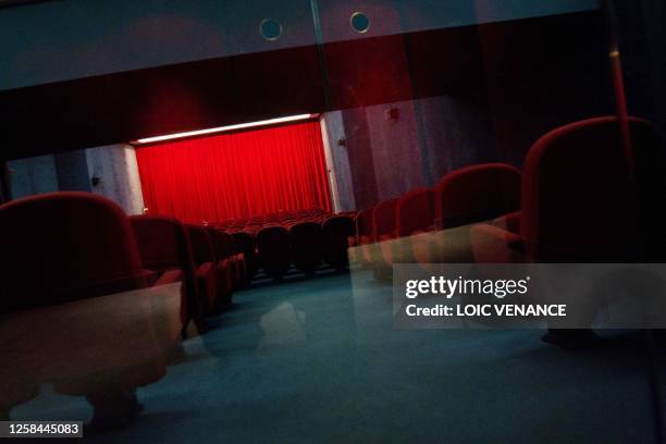 Picture taken on January 19, 2011 in Paris, shows a screening room at the Cinemas St Andre des Arts movie theater. AFP PHOTO LOIC VENANCE