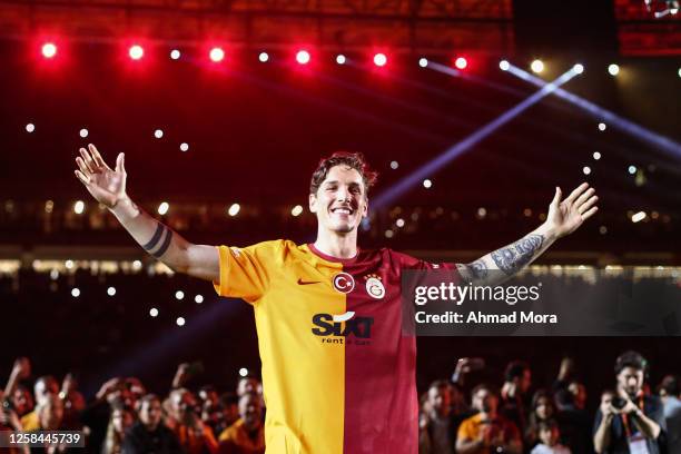 Nicolo Zaniolo of Galatasaray celebrates the 3-0 victory against Fenerbahce in the Super Lig match at NEF Stadyumu on June 4, 2023 in Istanbul,...