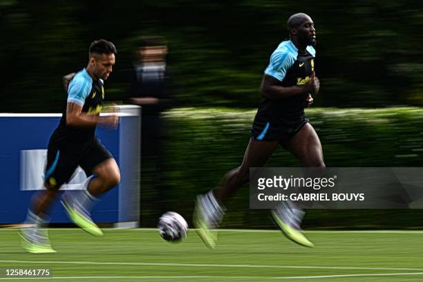 Inter Milan's Argentinian forward Lautaro Martinez and Inter Milan's Belgian forward Romelu Lukaku run during a training session on June 5, 2023 at...