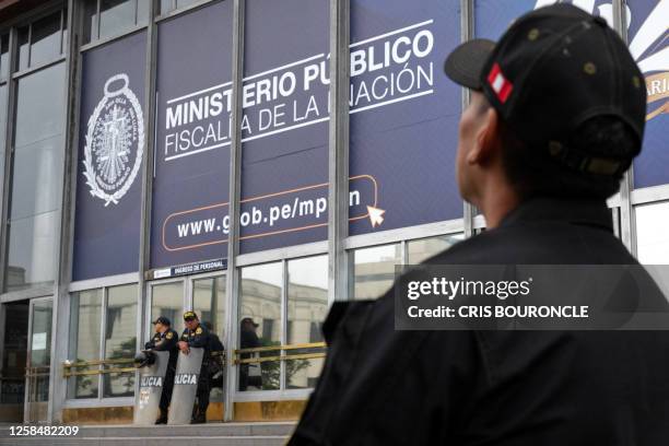 Peruvian Riot Armor 9,108 Peru Police Stock Photos, High-Res Pictures, and Images - Getty ...