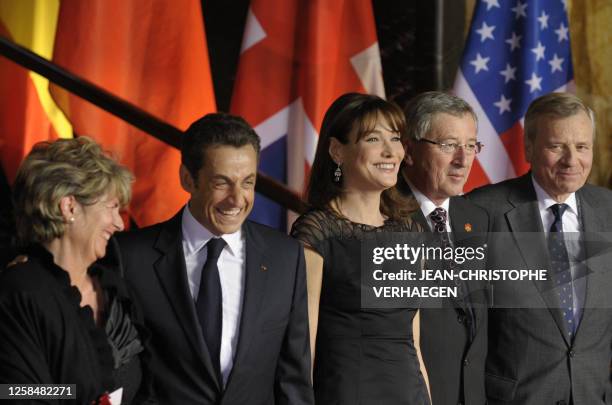 Wife of Luxembourg Premier Christiane Frising, French President Nicolas Sarkozy, his wife Carla Bruni-Sarkozy, Luxembourg Premier Jean-Claude Juncker...