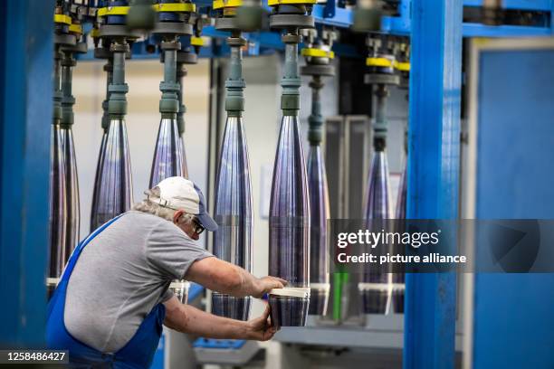 June 2023, Lower Saxony, Unterlüß: 155-millimeter artillery ammunition is manufactured at Rheinmetall. Photo: Philipp Schulze/dpa