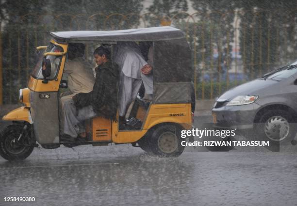 Pakistani Rickshaw Photos and Premium High Res Pictures - Getty Images