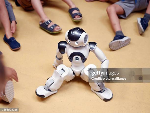 June 2023, Baden-Württemberg, Karlsruhe: The humanoid robot "NAO" is introduced in the inclusive daycare center at the Lebenshilfehaus Karlsruhe....