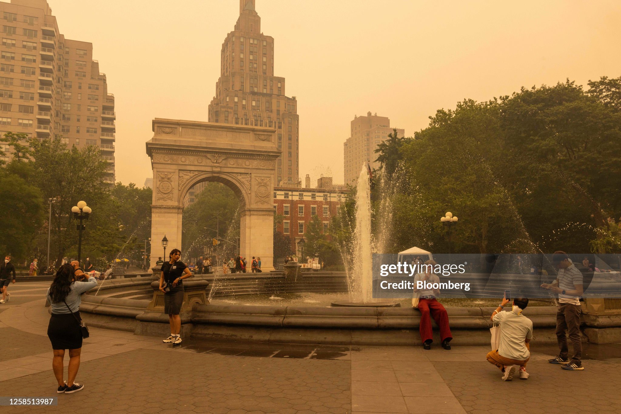 IMAGE(https://media.gettyimages.com/id/1258513987/photo/new-york-has-worlds-worst-air-pollution-as-canada-wildfires-rage.jpg?s=2048x2048&w=gi&k=20&c=8P5bgk7hHX3PuIiA7aBZ9YBPHIY8AeXS8AYgE-JwZ2g=)