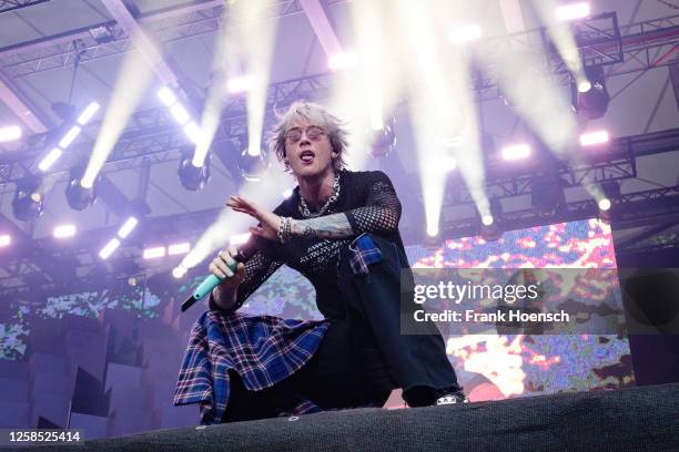 Mk Rapper Machine Gun Kelly Rapper Photos and Premium High Res Pictures - Getty ...