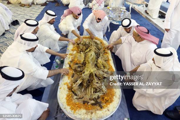 Kuwaitans 1,426 Kuwait Kuwaitis Photos & High Res Pictures - Getty Images