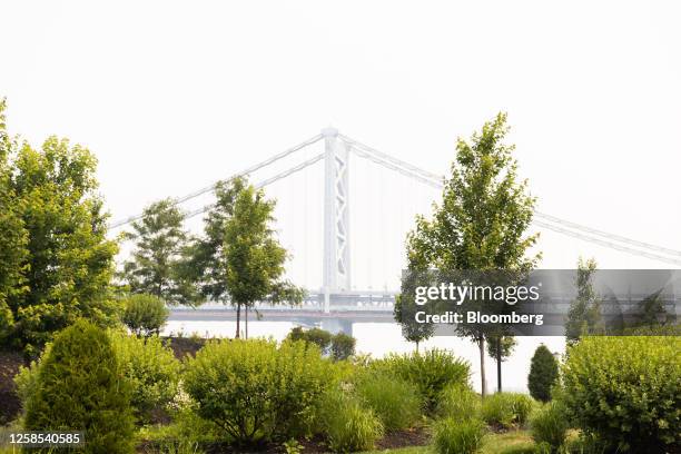 The Benjamin Franklin Bridge shrouded in smoke from Canada wildfires in Camden, New Jersey, US, on Thursday, June 8, 2023. The US Northeast will...