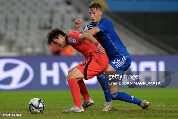 South Korea's defender Kim Ji-soo and Italy's forward Francesco Esposito vie for the ball during the Argentina 2023 U-20 World Cup semi-final match...