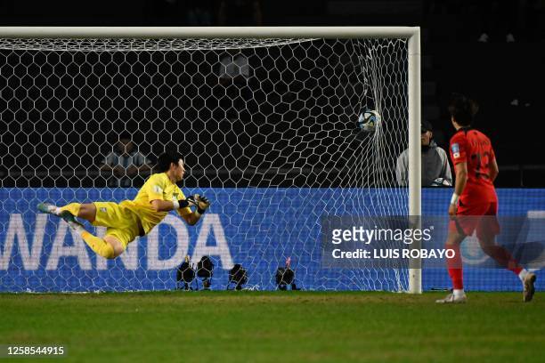South Korea's goalkeeper Kim Joon-hong can't keep out a goal scored by Italy's midfielder Cesare Casadei during the Argentina 2023 U-20 World Cup...