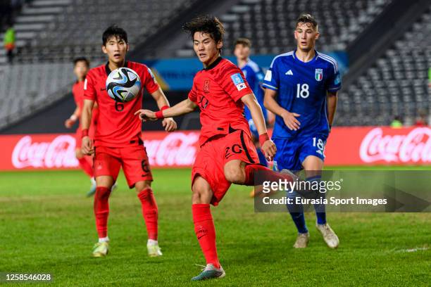 Jisoo Kim of Korea Republic defends the ball during FIFA U-20 World Cup Argentina 2023 Semi Finals match between Italy and Korea Republic at Estadio...