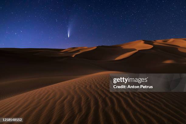 comet neowise c/2020 f3 at night over sand dune in desert - sand dune illustration stock pictures, royalty-free photos & images