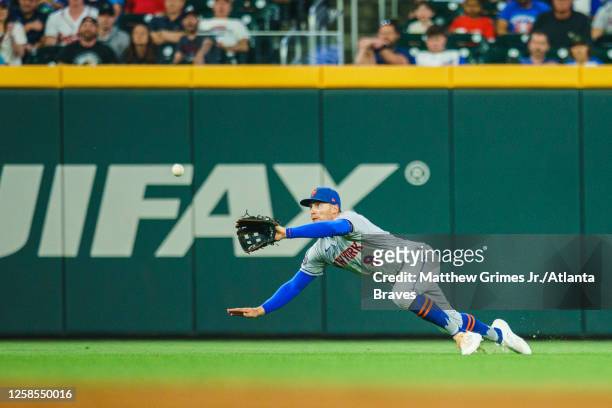 Brandon Nimmo of the New York Mets makes a diving catch during the seventh inning during the game against the Atlanta Braves at Truist Park on June...