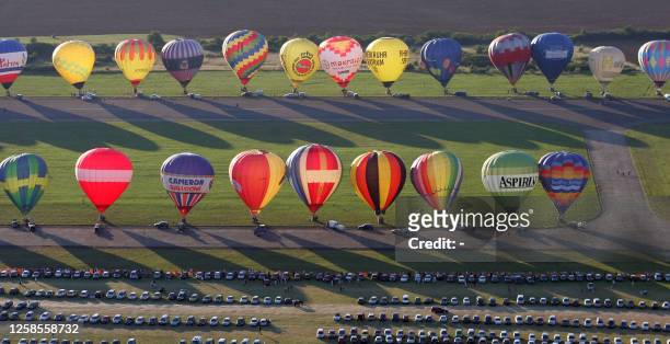 Hot air-balloons take off near the Chambley-Bussieres air base, eastern France, during an attempt to takeoff in line, 04 August 2007, at the...