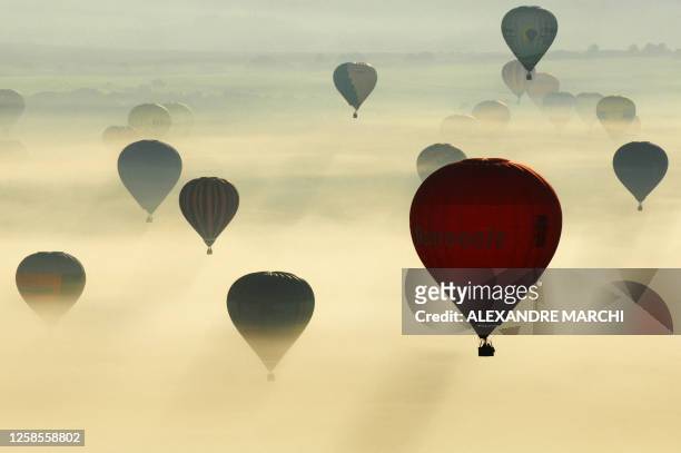 Hot air-balloons take off near the Chambley-Bussieres air base, eastern France, 04 August 2007, during an attempt at takeoff on line, at the...
