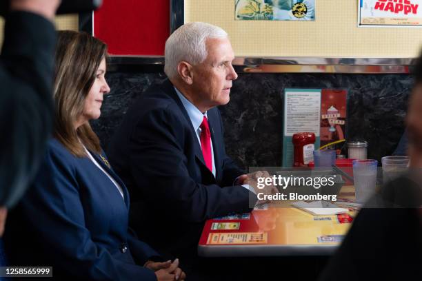 Former US Vice President Mike Pence and former Second Lady Karen Pence during a campaign stop at MaryAnn's Diner in Derry, New Hampshire, US, on...