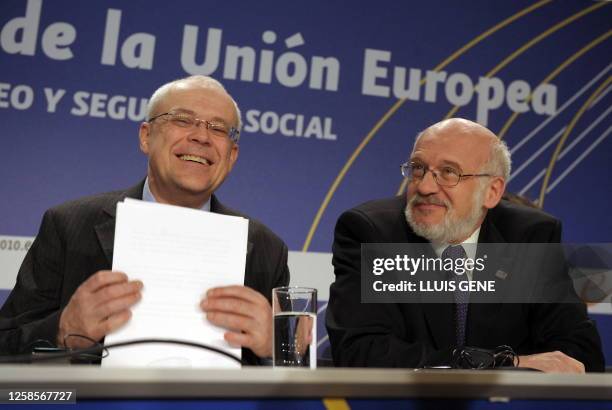 Commissioner for Employment and Social Affairs Czech Vladimir Spidla and Hungarian Minister of Social Affairs and Labour Laszlo Herczog give a press...