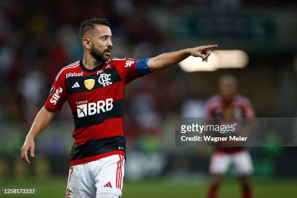 Everton Ribeiro of Flamengo reacts during a Copa CONMEBOL Libertadores 2023 Group A match between Flamengo and Racing Club at Maracana Stadium on...