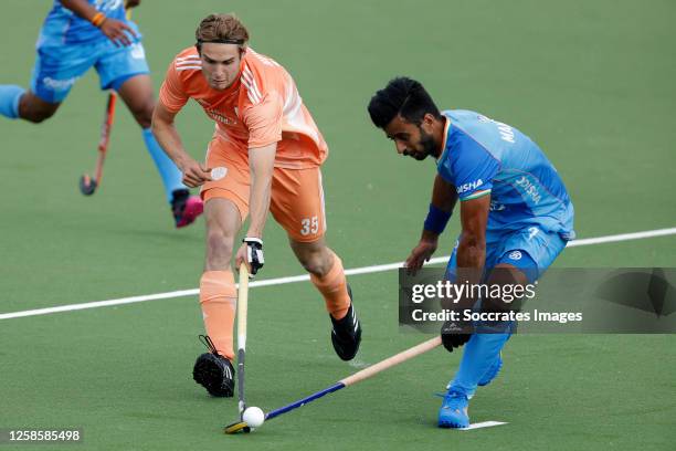 David Huussen of The Netherlands, Manpreet Singh of India during the Pro League Women match between Holland Women v China Women at the Oranje Rood...