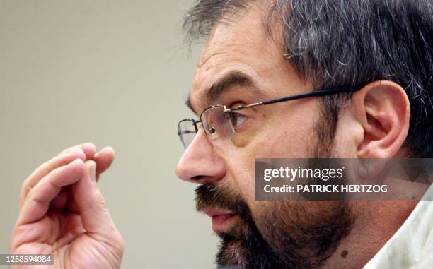 Le secrétaire général de la CFDT François Chérèque donne une conférence de presse, le 17 Janvier 2008 à Paris. Le bureau national de la CFDT "a voté...