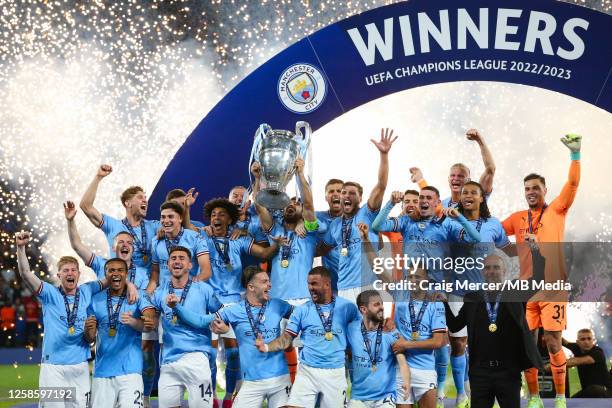 Ilkay Gundogan of Manchester City lifts the trophy and celebrates with teammates after the UEFA Champions League 2022/23 final match between FC...