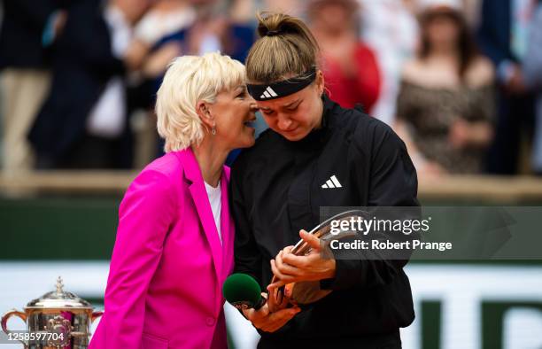 Chris Evert talks to Karolina Muchova of the Czech Republic during the trophy ceremony after she lost to Iga Swiatek of Poland in the Women's singles...