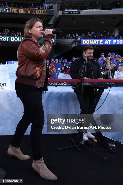 Conrad Sewell performs at the Big Freeze slide during the 2023 AFL Round 13 match between the Melbourne Demons and the Collingwood Magpies at the...