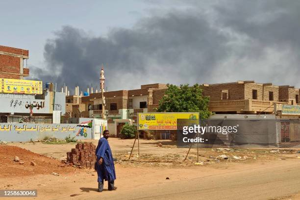 Smoke billows in southern khartoum on June 12, 2023 as deadly shelling and gunfire resumed after the end of a 24-hour ceasefire in Sudan.