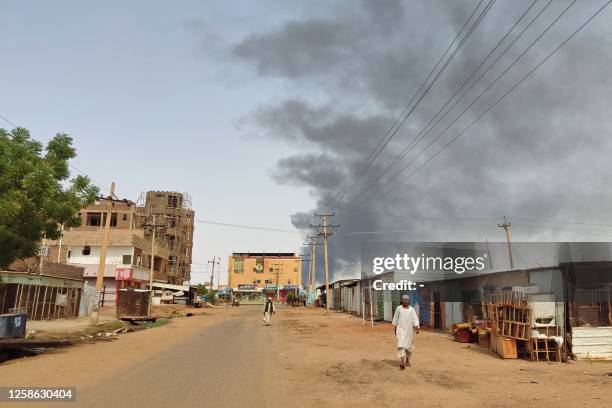 Smoke billows in southern khartoum on June 12, 2023 as deadly shelling and gunfire resumed after the end of a 24-hour ceasefire in Sudan.