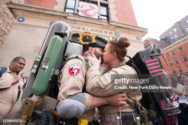 Jason Rucci 53 Fdny Ladder 8 Stock Photos, High-Res Pictures, and Images - Getty Images