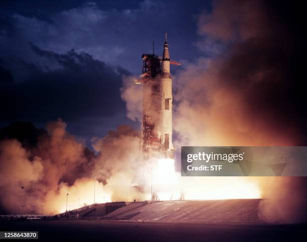 Apollo Rockets Middle 2,301 Apollo Rocket Stock Photos, High-Res Pictures, and Images - Getty ...