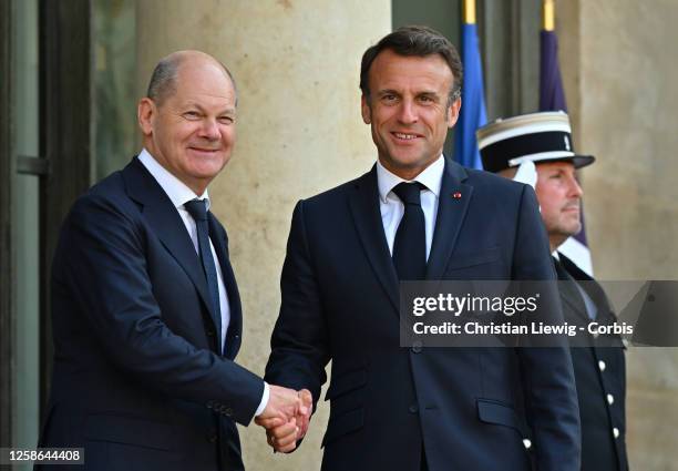 French President, Emmanuel Macron R) welcomes German Chancellor, Olaf Scholz for a Summit of the Weimar triangle at the Elysee Palace on Monday June...