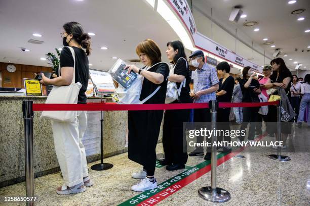 Bts Queue Number Bts Korean Photos and Premium High Res Pictures - Getty Images