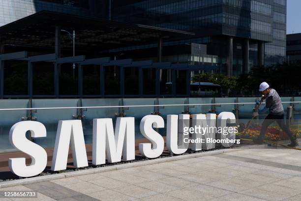 The Samsung Electronics Co. Logo at the company's headquarters in Suwon, South Korea, on Tuesday, June 13, 2023. Samsung Electronics will unveil its...