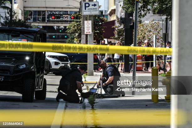Homeland security officers investigate a potential bomb threat outside the Wilkie D. Ferguson Jr. United States Federal Courthouse where former...