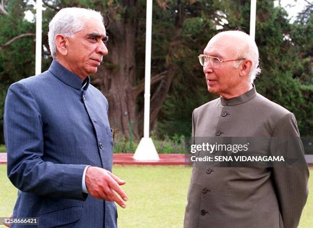 India's foreign minister Jaswant Singh speaks with his Pakistan counterpart Sartaj Aziz 18 March 1999 just after the inauguration of a South Asian...