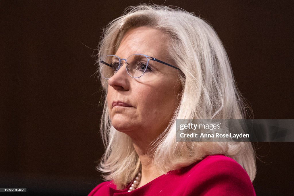 Sen Dick Durbin Presents Liz Cheney With Ethics In Government Award