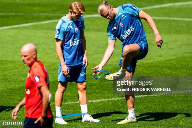 Norway's forward Erling Braut Haaland, midfielder Martin Ødegaard and Norway's coach Staale Solbakken attend a training session of Norway's national...
