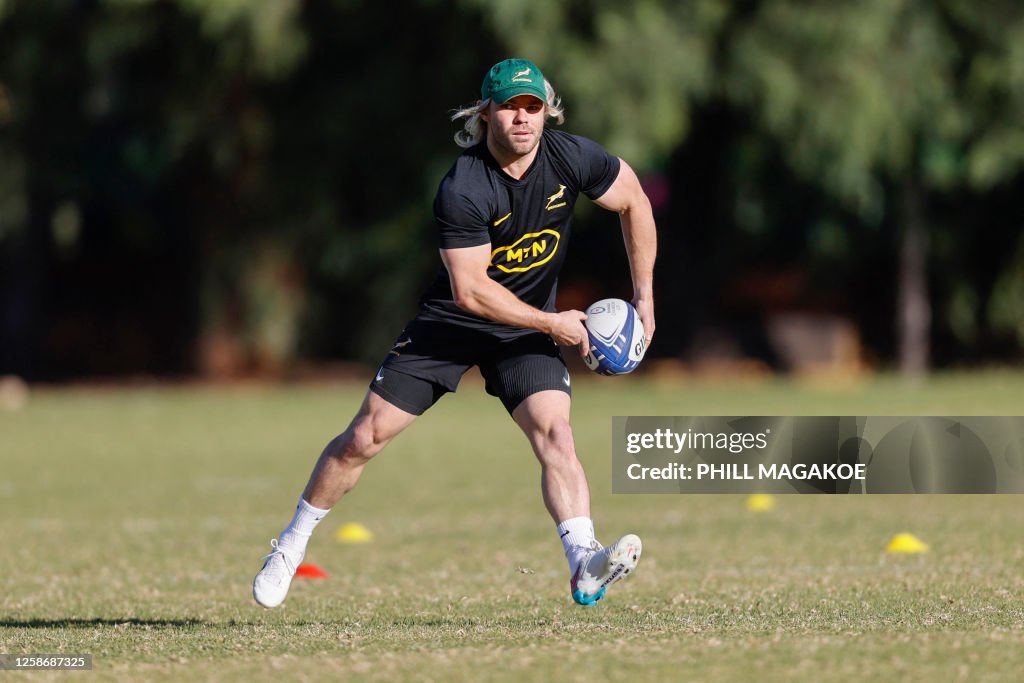 South African Springboks scrumhalf Faf de Klerk passes the ball... News ...