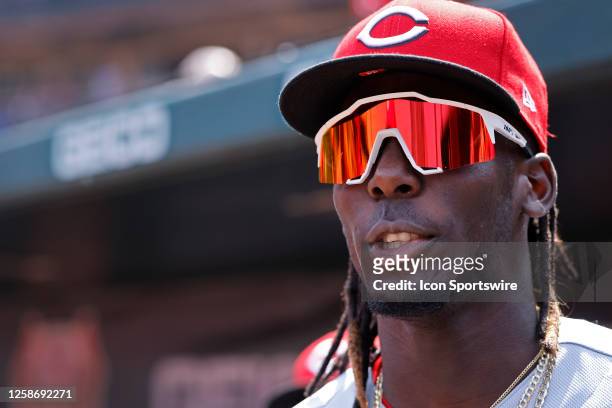 Cincinnati Reds third baseman Elly De La Cruz gets ready to take the field after putting his sunglasses on during an MLB game against the St. Louis...