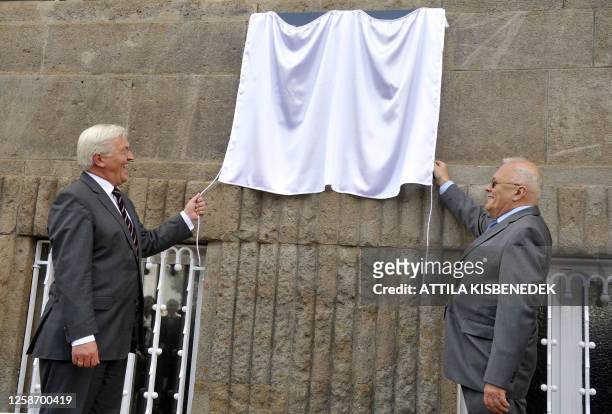 German Foreign Minister Frank-Walter Steinmeier and his Hungarian counterpart Peter Balazs prepare to inaugurate a commemorative plaque for the 20th...