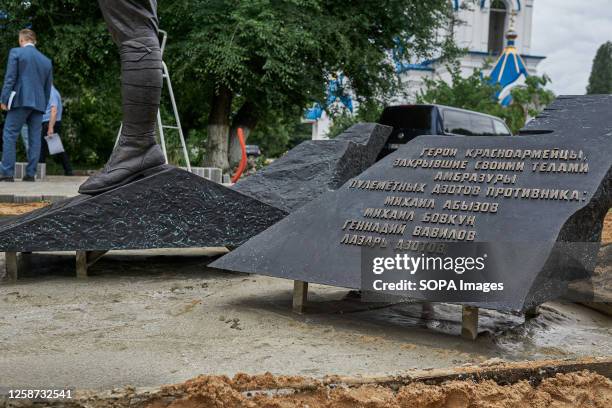 The inscription "Heroes of the Red Army, covering with their bodies the embrasures of machine-gun bunkers of the enemy: Mikhail Abyzov, Mikhail...