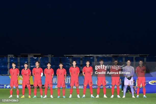 South Korea players line up prior to during the AFC U-17 Asian Cup Group B match between South Korea and Qatar at Pathum Thani Stadium on June 16,...